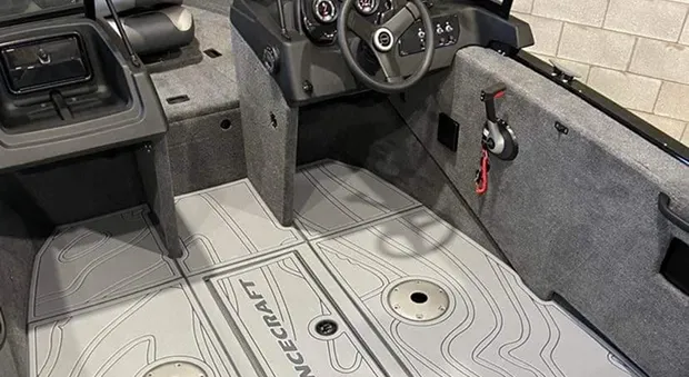 Intérieur de bateau équipé d'un revêtement nautique
